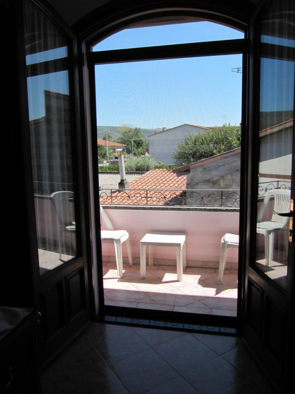 Il Portico Bed & Breakfast Uras Exterior photo